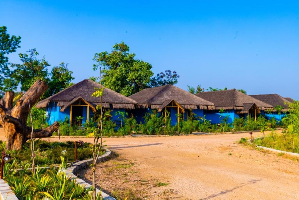Mayur The Karma Hotel Seoni  Bagian luar foto